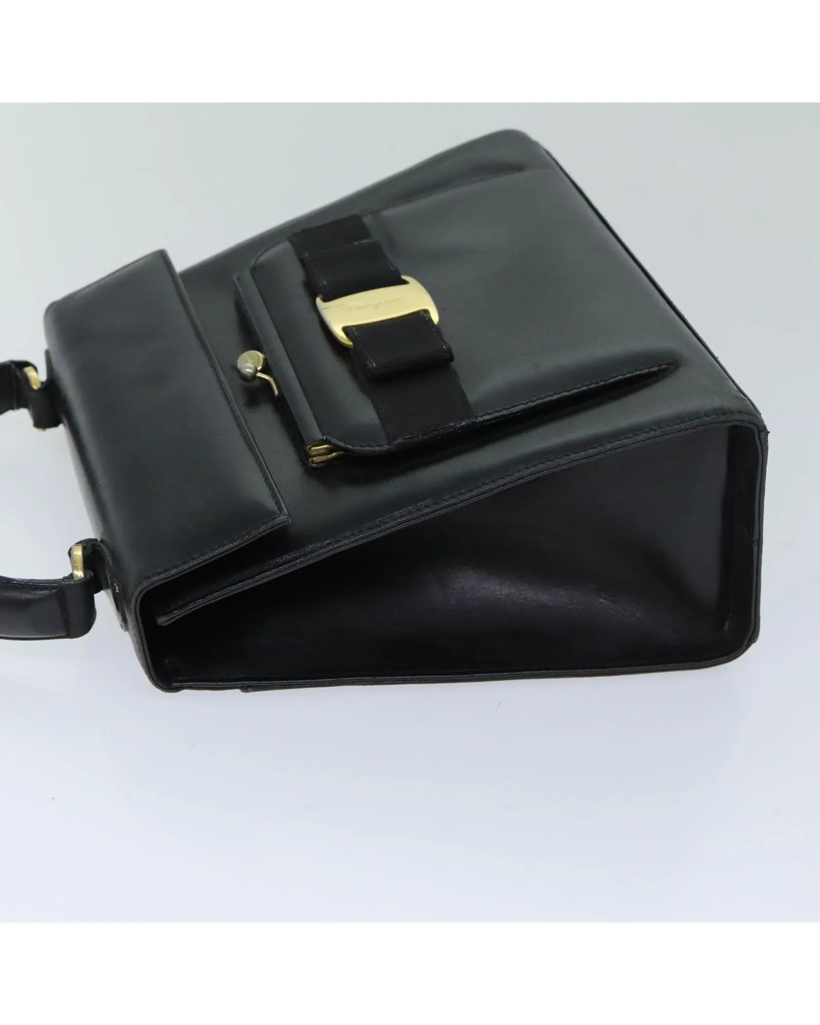 Luxurious Leather Hand Bag with Handle