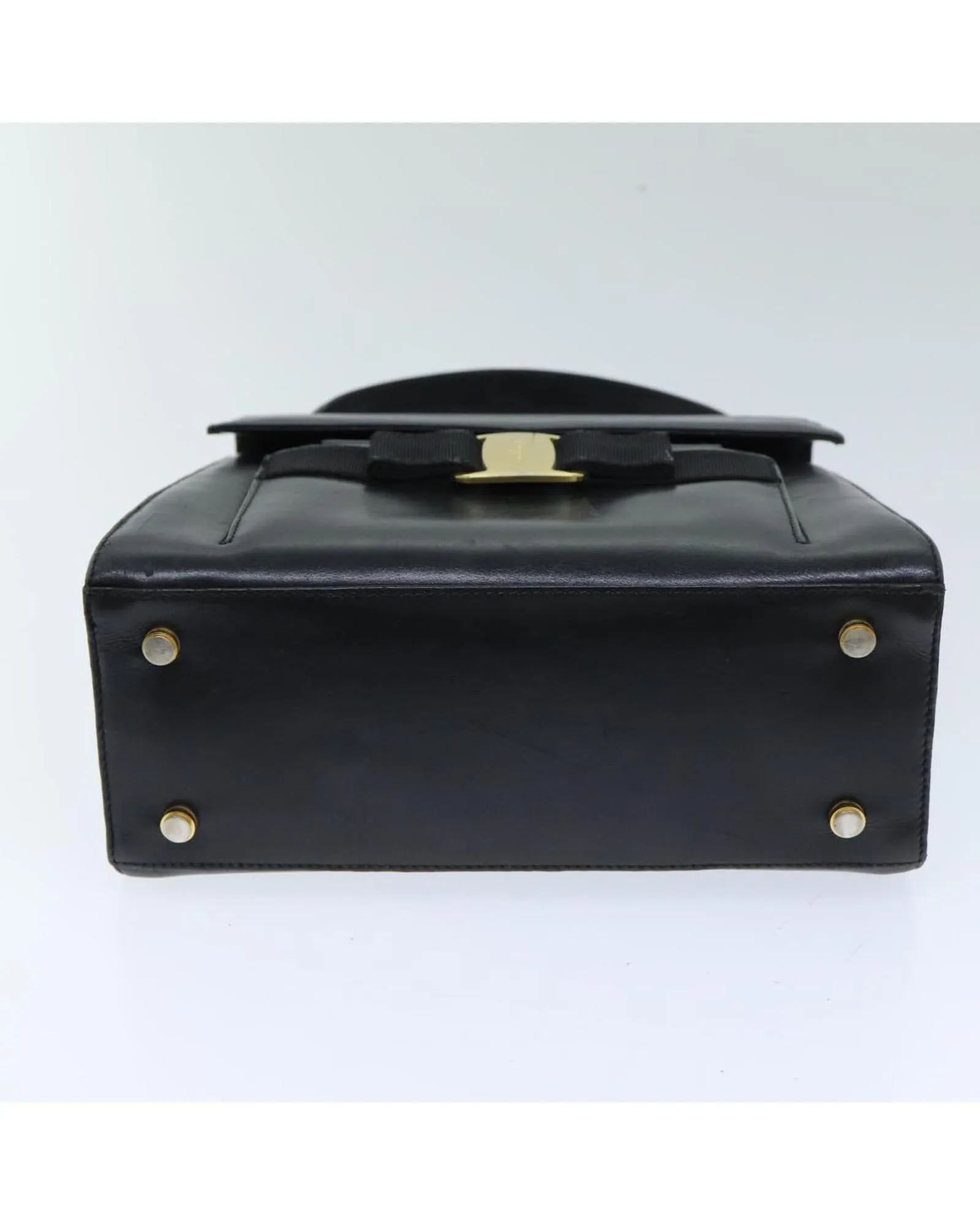 Luxurious Leather Hand Bag with Handle