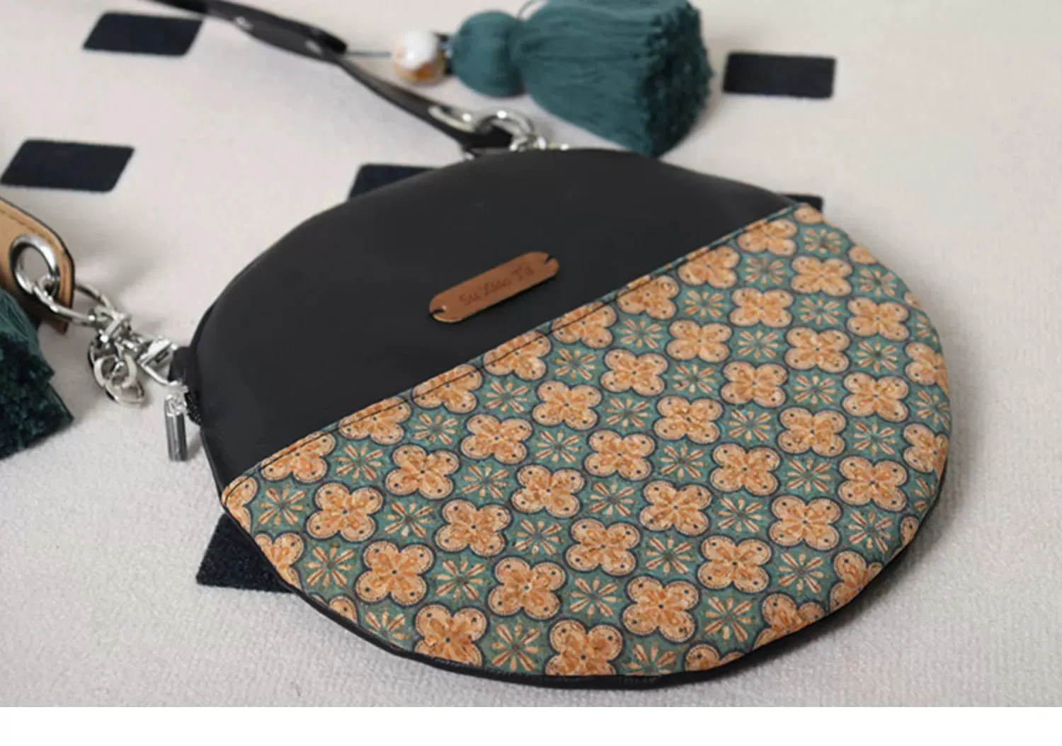 Yuan Gu Hua 圆古花 Round Ancient Flower Leather Purse